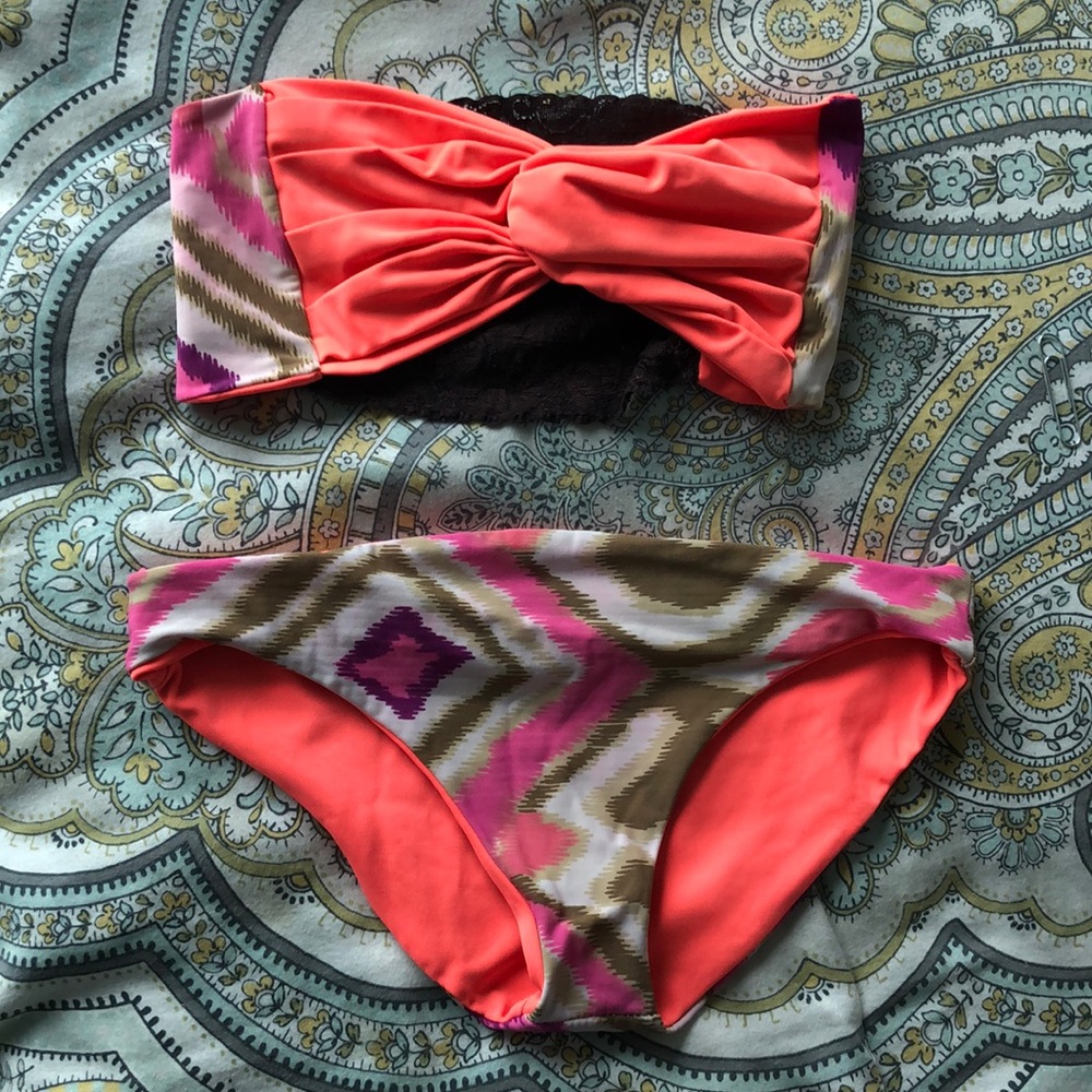 Reversible strapless bikini